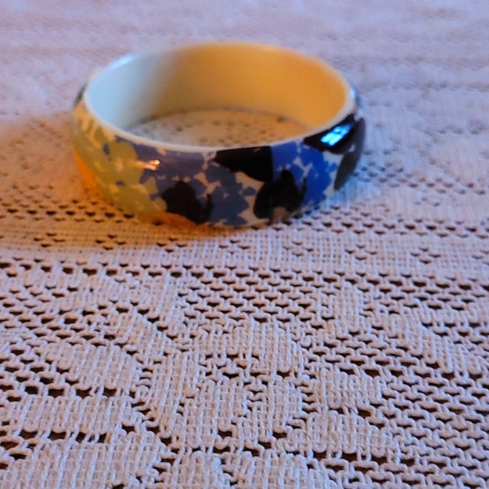 Cute cream, floral printed bangle